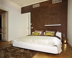 Druhá ložnice obsahuje prvky stylu glamour