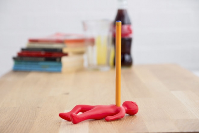 Stojánek na tužku SUCK UK Dead Fred pro milovníky černého humoru, silikon, výška 12,5 cm, cena 245 Kč, www.naoko.cz