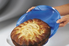 Silikonové formy jsou vhodné k pečení v troubě až při 230 °C. Ceny od 199 Kč, MAGNET