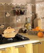 Ovoce jako dekorace navodí tu správnou kuchyňskou atmosféru. Série Easy Slate (SUPERGRES), obklad 10 x 10 cm, 1 280 Kč za metr čtvereční, mozaika 1 420 Kč, IL BAGNO