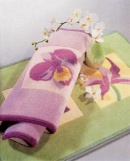 Orchid, 100% akryl, tři velikosti (od 55 x 65 cm do 70 x 120 cm), dvě barevné kombinace, cena od 699 do 1 499 Kč, pouze na objednávku (DOMO SERVICE)