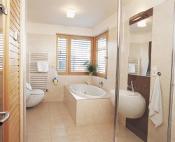 Na zařízení dětské koupelny zvolili majitelé kolekci Il Bagno Alessi (Laufen), kromě sprchového koutu a vany s hydromasážní funkcí je tu i sauna