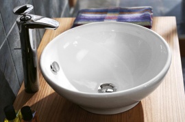 Umyvadlová baterie z koupelnové série Venice. Cena 11 200 Kč, IDEAL STANDARD