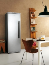 Už dávno neplatí, že tzv. bílá technika musí být nutně pouze bílá, typ AFG8184/1 IX, v nerezovém provedení. Cena 24 990 Kč, WHIRLPOOL