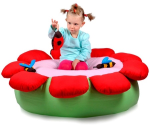 Válecí pytel Kytka, různé barevné kombinace, O 90 cm, výška 30 cm, cena 2 500 Kč, www.gusta.cz
