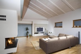 Rozkládací jídelní stůl Tonin Casa (Arkus), 180/260 x 72 x 90 cm, deska z mléčného skla, nohy v provedení třešeň, cena 52 220 Kč, ARKUS INTERIER