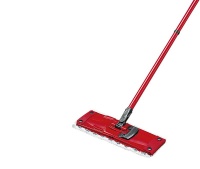 Ideální zejména pro údržbu dřevěných podlah jsou mopy s nastavitelnou teleskopickou tyčí a vyměnitelnou prachovou utěrkou, která bývá napuštěna speciálním olejem (VILEDA)