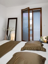 Z ložnice se vchází na balkon