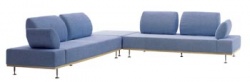 Pohovka New York (Bonaldo, design Karl Leo Heitlinger), potah snímatelný, kůže, alcantara, dvě velikosti zadních polštářů s možností polohování, rozměry dvojsedačky 212 x 87 x 92 cm, cena podle potahu od 60 868 Kč, DAK INTERIÉRY