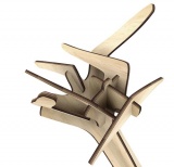 Němý sluha Mr. Zak (Hubero Kororo/GEA), design Jaroslav Juřica (2004), s ramínkem na sako i kalhoty, 2 páry věšáků k volnému odložení svršků, překližka bříza nebo buk, přírodní, varianta - mořeno na světlý mahagon, 130 x 60 x 60 cm, cena 5 300 až 6 100 Kč, HUBERO KORORO