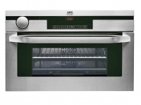 Kombinaci páry a konvekčního ohřevu nabízí trouba KB9820E (AEG - ELECTROLUX). Kromě klasického ohřevu má i automatické programy, elektrický gril nebo tukový filtr. Je vhodná do malých kuchyní, neboť na výšku potřebuje jen 38 cm. Cena 42 990 Kč, ELECTROLUX