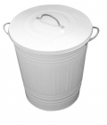 Koupelnu barevně dolaďuje plechový koš na prádlo (IKEA)
