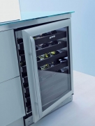 Vinotéka Monarque (Gorenje), kapacita 57 lahví, možnost regulace teploty od 5 do 15 °C, cena 29 990 Kč, GORENJE