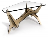 Konferenční stolek MUDr. Lant, design Jaroslav Juřica (2006) z kolekce založené na principu skládaček. Překližka bříza nebo buk, barva přírodní, světlý mahagon, 45 x 63 x 73 cm, cena 5 800 až 6 600 Kč, HUBERO KORORO