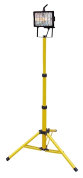 V jejím stylu: halogenový reflektor Ecolite na stativu R6501-CR, 500 W, přívodní kabel o délce 1,8 m, www.svetla-online.cz