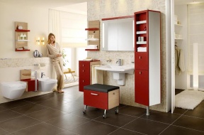 V koupelně s nábytekm z řady Lifetime prezentuje značka Villeroy and Boch možnosti ergonomického uspořádání prostoru okolo umyvadla, KREINER EXCLUSIV
