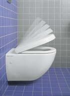 Sedátko s pomalým a nehlučným spouštěním vyrábí (VILLEROY and BOCH) ke všem kolekcím, cena 7 350 Kč, JANOUŠEK