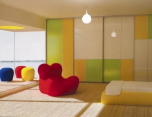 Šatní skřín (Indeco), design Petra Vránová, rám hliníkový Harmony, výplň dveří lamino, 400 x 260 x 65 cm, cena 65 059, www.indeco.cz