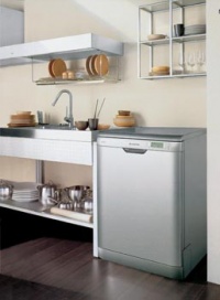 Myčka Family Time LD 87 X (ARISTON), šíře 60 cm, na 12 sad nádobí, 8 mycích programů, možnost odloženého startu, spotřeba energie, účinnost mytí a sušení třída A, cena 16 190 Kč, INDESIT COMPANY ČESKÁ