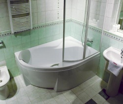 Vana Rosa II se vyrábí ve třech velikostech, a to 150, 160, 170 cm x 105 cm, v ceně od 11 960 Kč. Zástěna VSK2 je vyrobena z čirého bezpečnostního skla o tloušťce 6 mm. Vhodným doplňkem je držák, který zástěnu stabilizuje a zároveň slouží jako věšák na ručník. Cena zástěny od 4 140 Kč, RAVAK