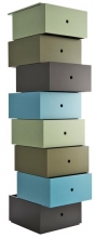 Boxy Aphrodite (Ligne Roset), design Farao Hostino, 38,6 x 38,6 x 154,5 cm, cena podle počtu zásuvek od 68 790 Kč, LIGNE ROSET
