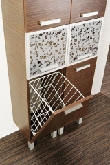 Skříňka z kolekce Cubito (JIKA) je vybavená výklopným košem na prádlo, barva wengé a sklo s dekorem, LAUFEN BATHROOM