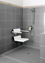 Sedátko do sprchového koutu s nastavitelnou výškou z kolekce Omnia Vita (VILLEROY AND BOCH), cena 54 412 kč, GIENGER CENTRON