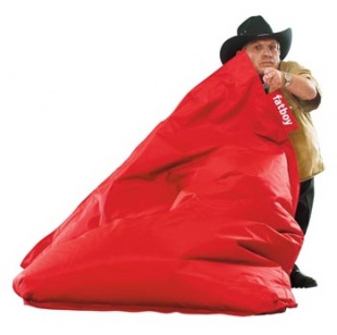 Křeslo Fatboy original v barvě červené, omyvatelný materiál, výplň granule, rozměry 140 x 180 cm, cena 8 600 Kč, LOCCO