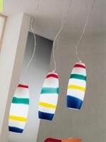 Stropní světlo Peroni (de Majo), design Ufficio Tecnico, halogen, křišťál pískovaný nebo barený, barevné proužky, v. 30 cm, průměr od 14 do 16 cm, halogenová žárovka, cena 17 970 Kč (bez DPH), STUDIO VIZE