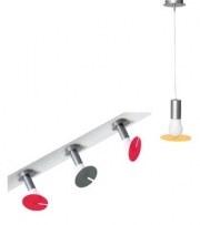 Stropní svítidla Durynk (Lucis), design René Šulc, akrylát v barvě červené, oranžové, šedé, lak Ral, průměr 15 cm, výkon 20 W, cena 4 194 Kč, EUROLUX LIGHTING