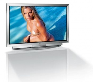 Při vybírání LCD televizorů v katalogu se nenechte zmást krasavicí v bikinách...