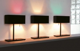 Stolní světlo Abacus (design M. Burhenne, Luxit), s barevnými světelnými efekty, cena 8 850 Kč, EUROLUX LIGHTING