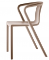 Stohovatelná židle s područkami Air-Armchair, provedení polypropylen se skelným vláknem, 53 x 72,5 x 50,5 cm, vyrábí Magis, www.designbuy.cz
