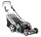 Sekačka 530 BRV Aluline RS Speed umí mulčovat, má hliníkové šasi, záběr 52 cm, centrální nastavení výšky střihu (3 až 8 cm), pohon kol a kontrolu rychlosti, obsah koše 70 l, kola s kuličkovými ložisky, motor Briggs & Stratton Ready Start – 2,3 kW. Cena 18 990 Kč (AL-KO)