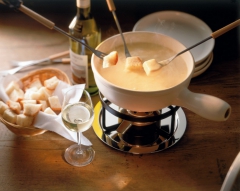 Sada na fondue Boska, keramická nádoba, průměr 20 cm, cena 939 Kč, www.syrovyobchod.cz