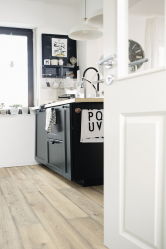 Aqua-Stop laminát Wineo 300, dekor Avenue oak (Zdroj: KPP)
