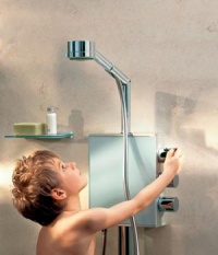 Aquamove (Keuco) je sprcha ovládaná termostatickými kohouty, cena 65 545 Kč, VILLEROY & BOCH
