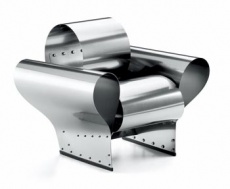 Kovové křeslo Bad tampred chair, design Ron Arad (Vitra), cena 174 735 Kč bez DPH, KONSEPTI