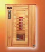 Infrakabina Daily Sun z kvalitního kanadského cedru, 5 hloubkových infrazářičů, lavice a opěrky zad, rošt, interiérové osvětlení, ovládací panel, cena od 57 000 Kč (bez DPH), EUROBALNEO