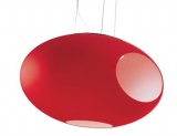 Závěsné světlo Ball up (Axo light), průměr 50 cm, v. 29 cm, ruční výroba, červené nebo černé, cena 27 458 Kč, ABITARE
