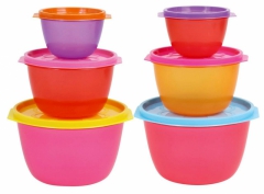 Plastové dózy s víčky ve veselých barvách, cena 229 Kč/set 3ks, www.bellarose.cz