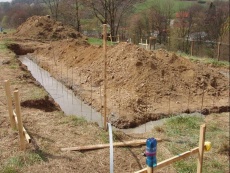 Do betonu se v závěru napíchaly roxory