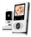 Videochůvička Luvion PLATINUM je vždy při ruce, když chcete sledovat nebo slyšet vaše miminko  (BABYWELT.CZ)
