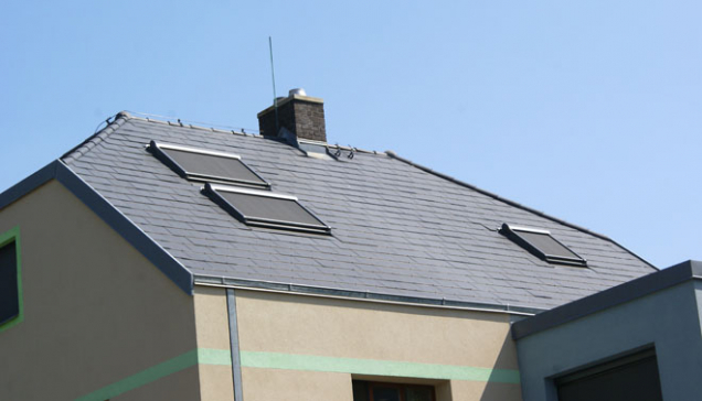 Bezpečnostní hák pro vláknocementové krytiny, plastové krytiny, břidlici, plech a šindel (Zdroj: HPI-CZ)