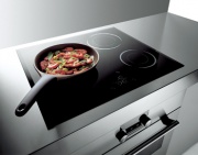Sklokeramická varná deska AKM 990/01, 4 indukční plotny, plně elektronické ovládání, cena 35 090 Kč, WHIRLPOOL