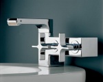 Design ve stylu techno má bidetová baterie z kolekce Waterblade (RITMONIO), cena 15 339 Kč, IL BAGNO