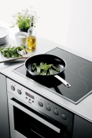 Sklokeramická varná deska ZK 630L (Zanusi), šíře 60 cm, plynulá regulace energie, kontrolka zbytkového tepla, 4 Hi-light zóny, 2x rozšiřitelná zóna, cena 11 525 Kč, ELECTROLUX