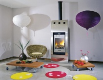 Kamna Breno z řady Philipp design, výška 175 cm, výkon 9kW, cena 159 800 Kč (FRANČEKOEXPANS)