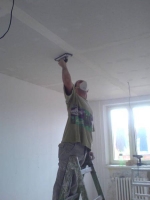 Sádrokartonové stropy jsou již hotové