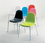 Židle Butterfly, design Karim Rashid, rám pochromovaná ocel, sedák ABSD, rozměry 54,5 x 55,5 x 46/82,5 cm, cena 5 872 Kč, RANNÝ ARCHITECTS